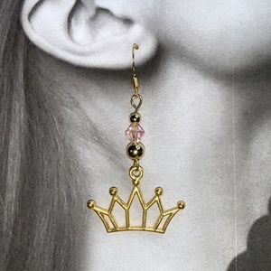 Dangling crown pendant from gold and pink check Crystal on Fishhook Earring’s